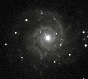 la galaxie M74